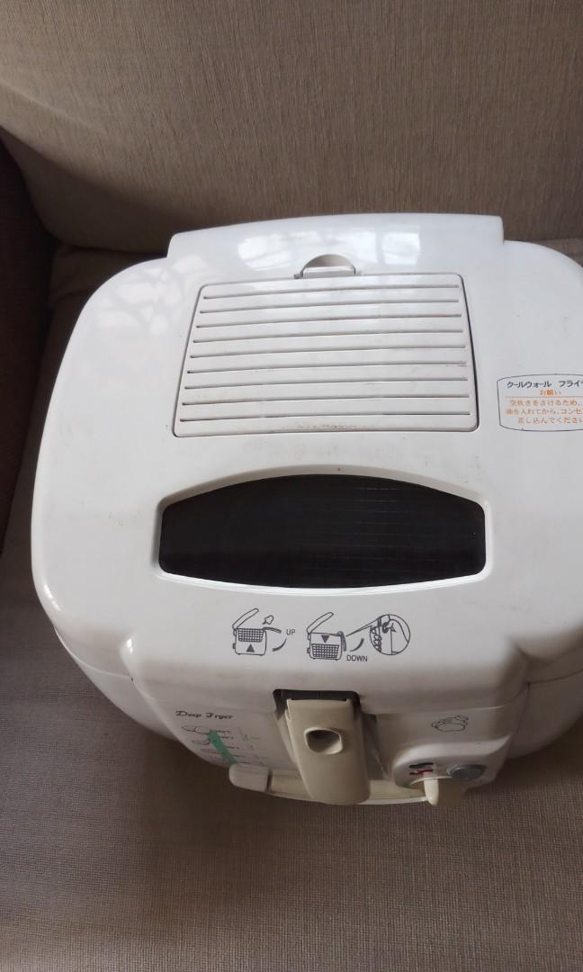 Deep fryer (Category: Bakeware) located in Cainta. Submitted by digmeup (Listing ID 232612175, Image 2). Description: Deep fryer, good as new. 110 volts. Price is negotiable..