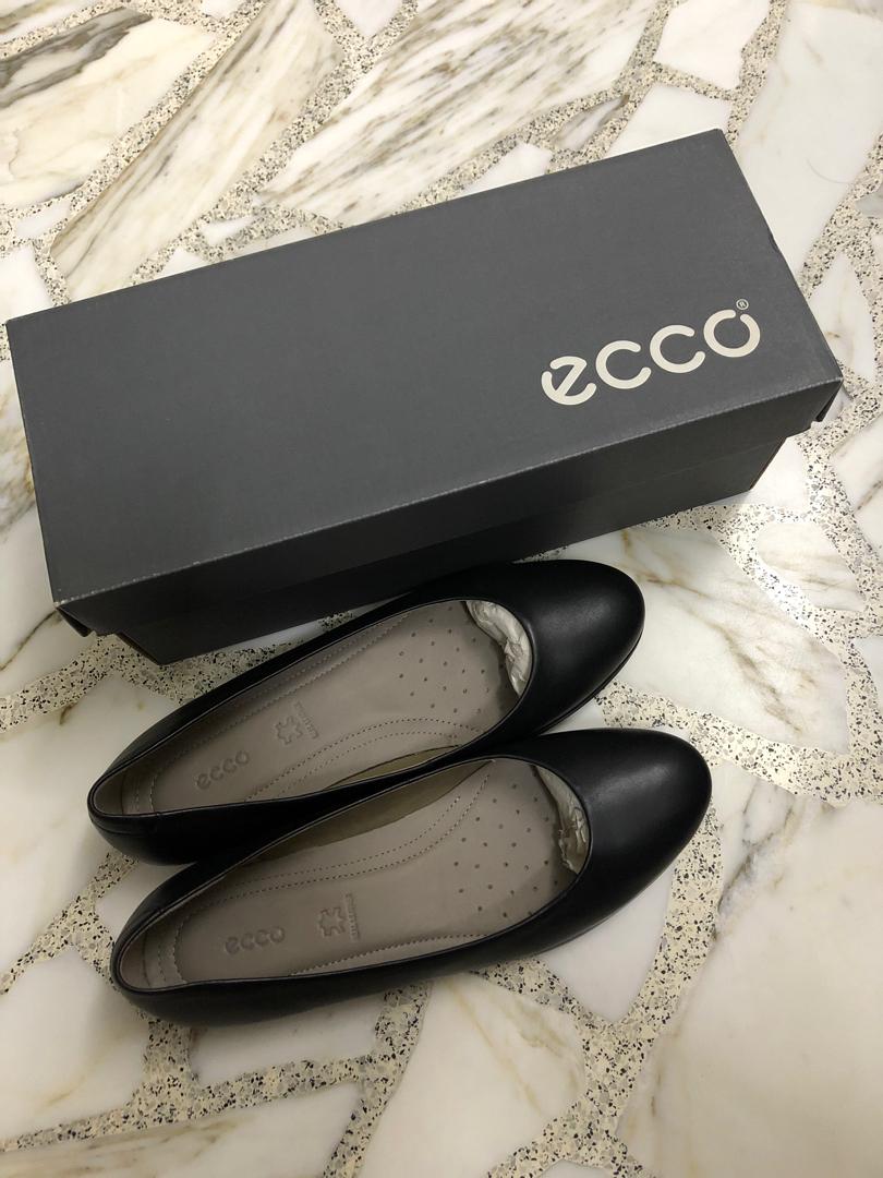 Brand new Ecco black flats, Women's 