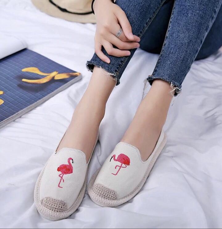 Ydmyghed skygge Ungdom Flamingo Espadrilles (White), Women's Fashion, Footwear, Flats on Carousell