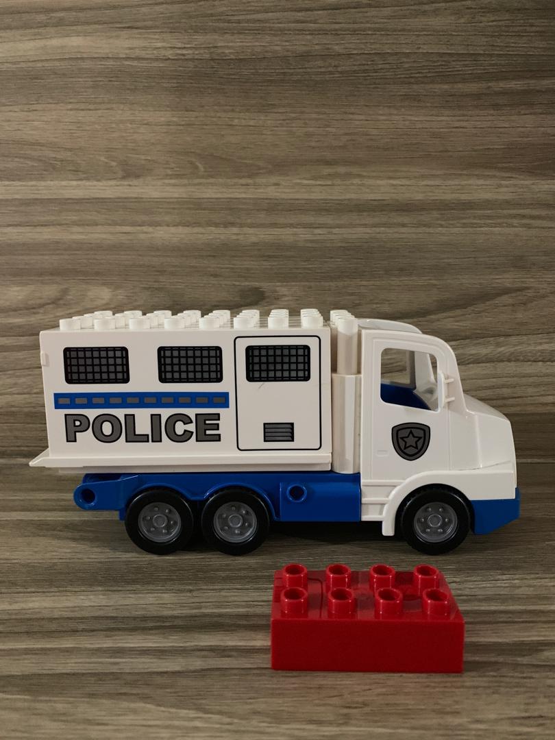 Duplo police truck store