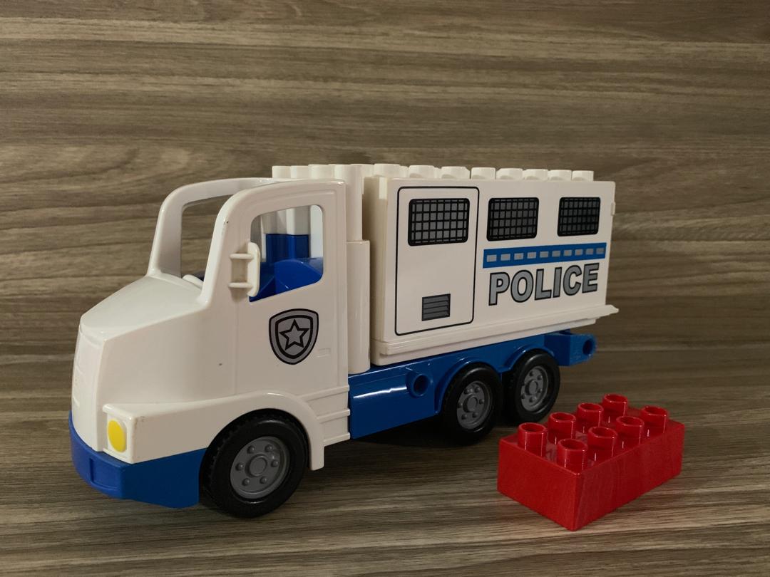 Lego duplo police truck 2025