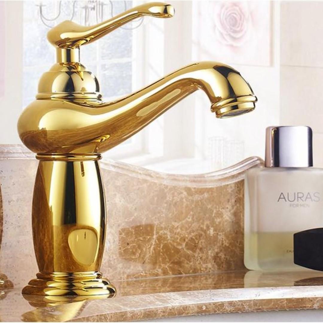 Luxury Gold Color Bathroom Basin Faucet Single Handle Cold And Hot