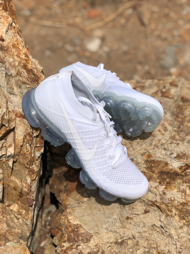 nike vapormax triple white