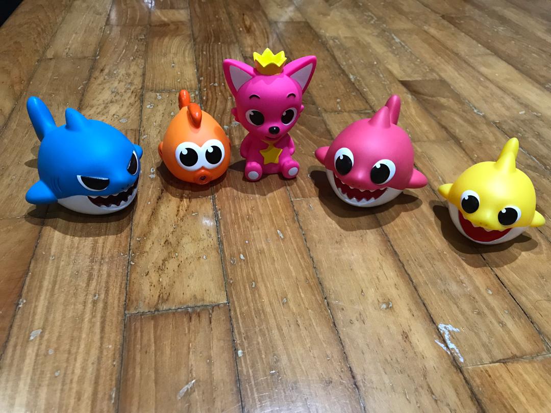 pinkfong baby shark bath toy