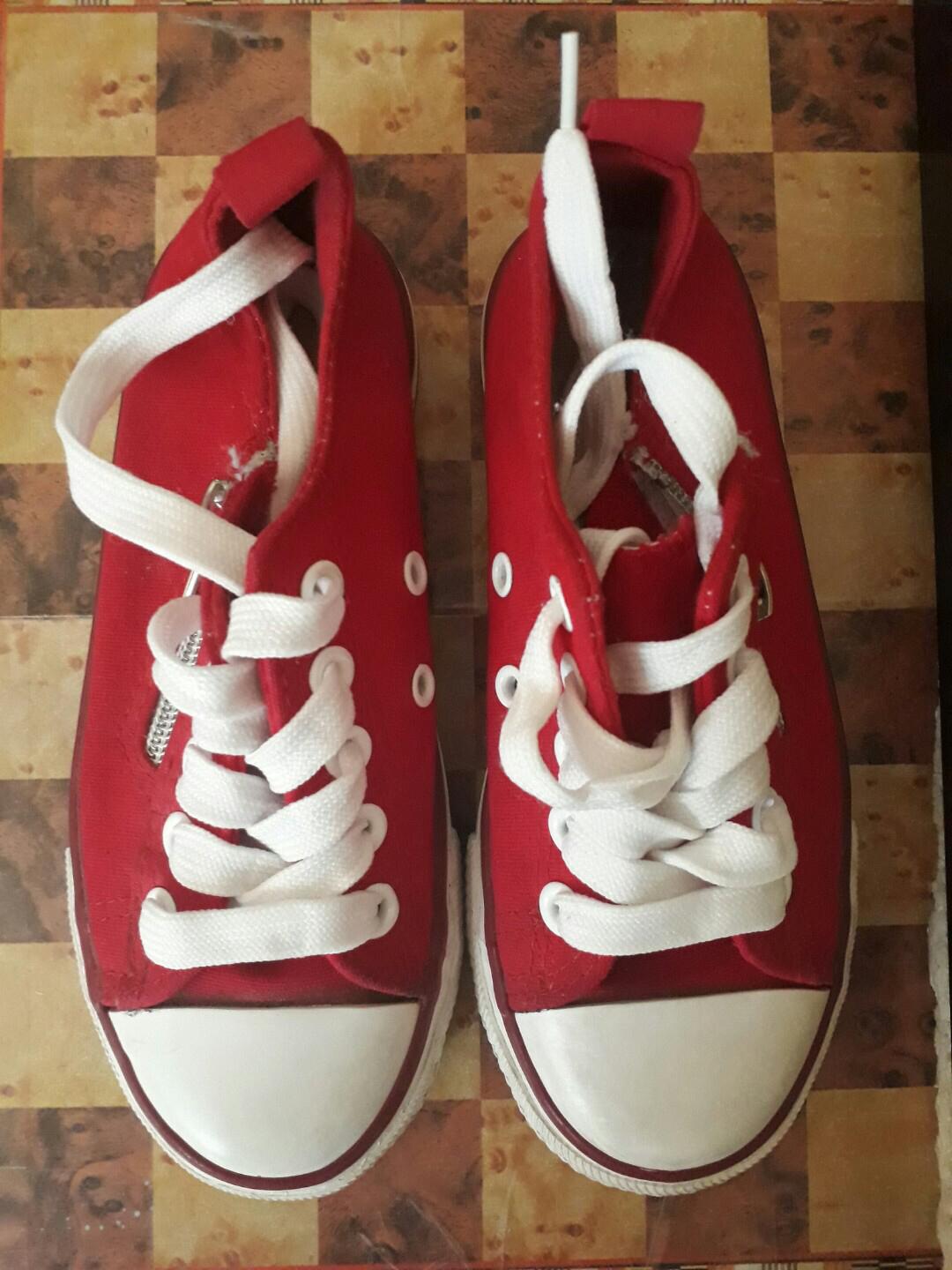 girls red converse