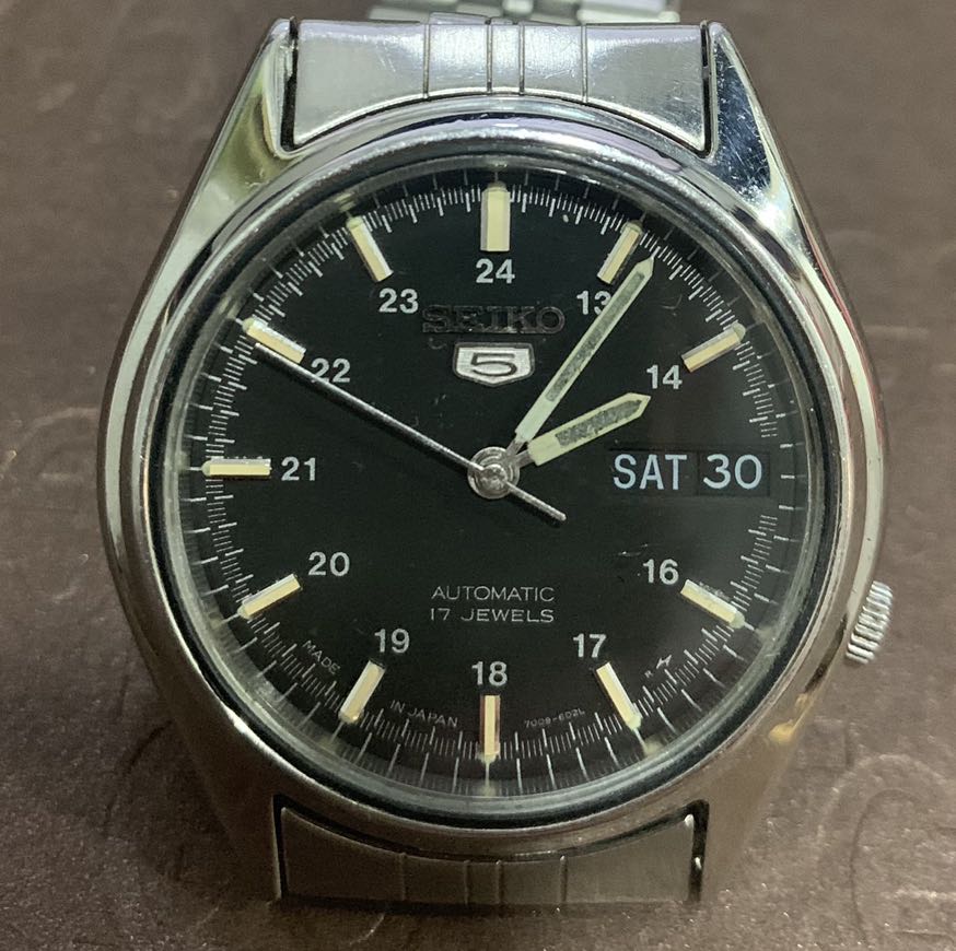 Seiko 5 24 outlet hour dial