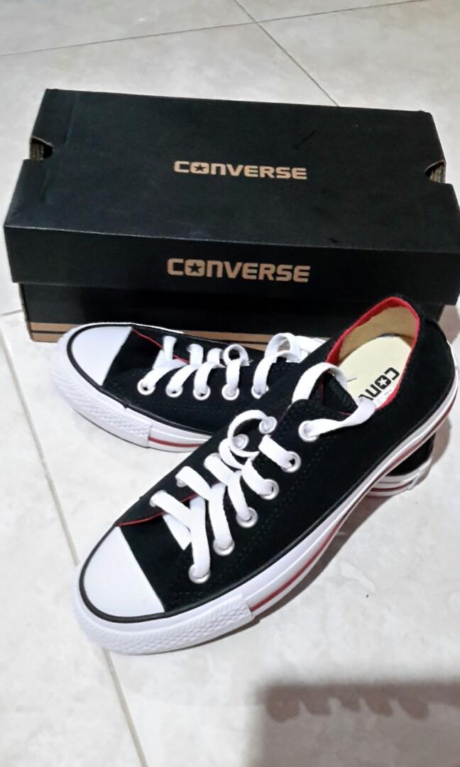 Sepatu Converse Hitam Merah Fesyen Wanita Sepatu Di Carousell
