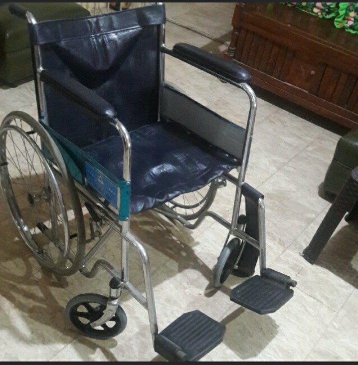 Slightly used Wheel Chair, Furniture & Home Living, Furniture, Chairs