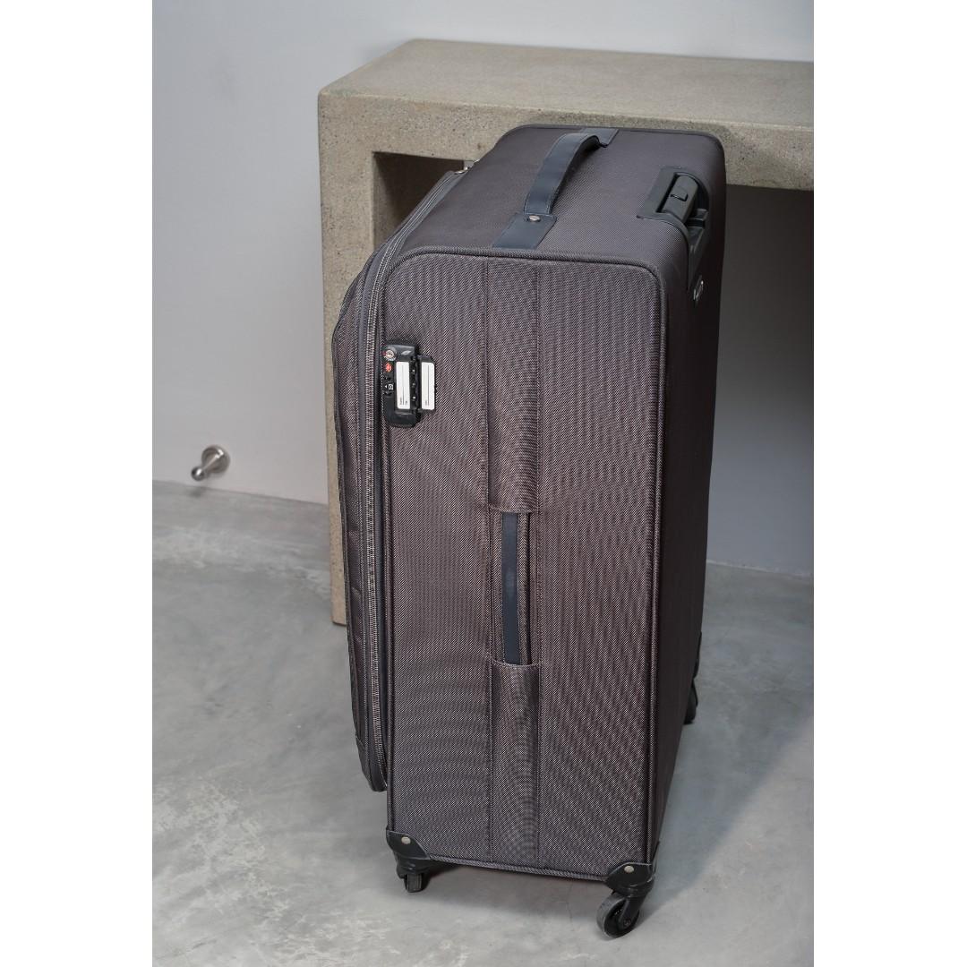 Luggage with hinomoto wheels clearance