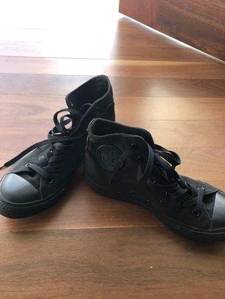 BLACK CONVERSE HIGH TOPS
