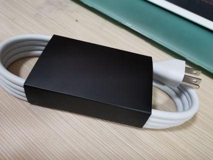 Apple macbook plug 2.5A 125V