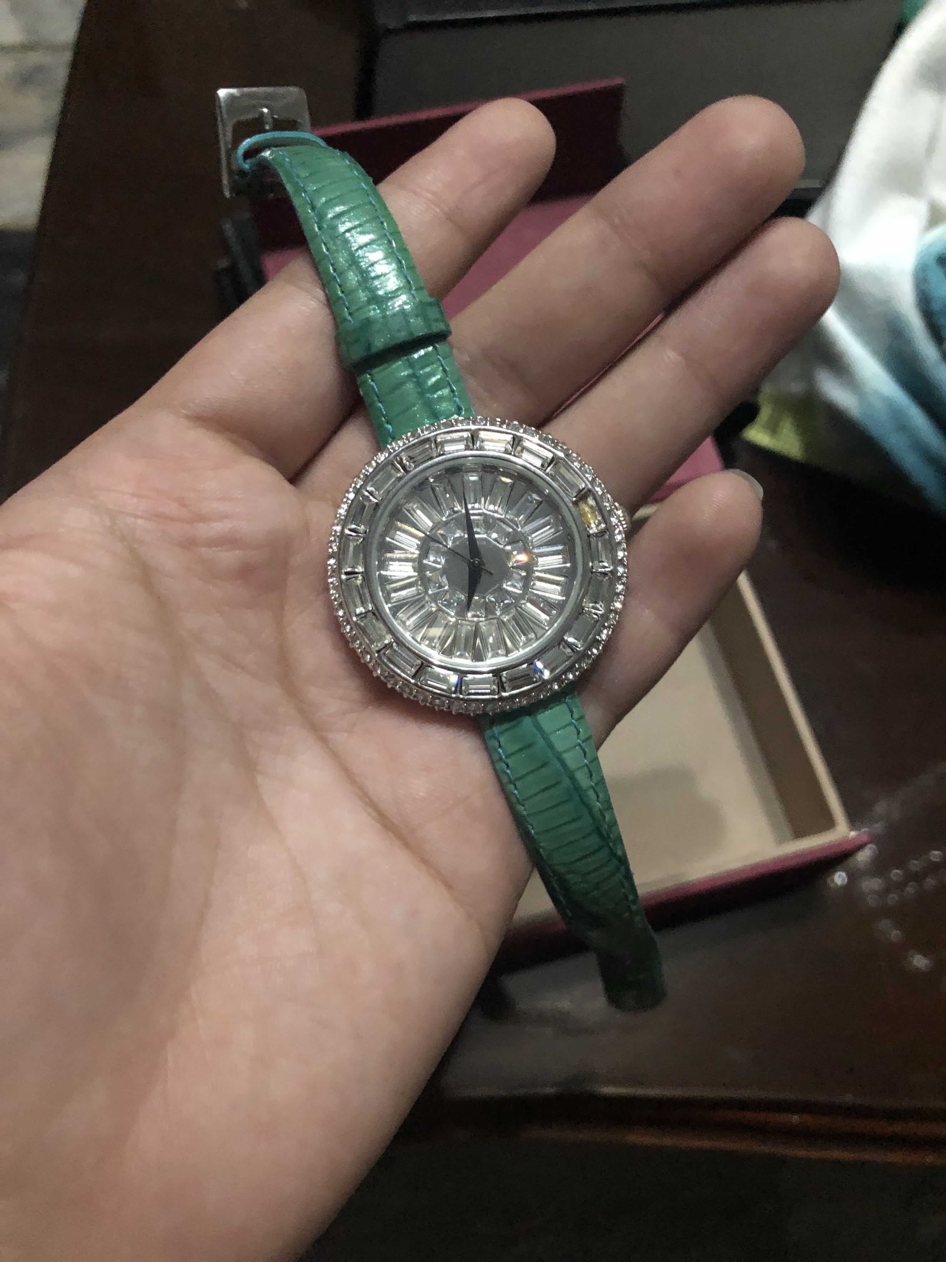 Alfredulla 2025 swarovski watch