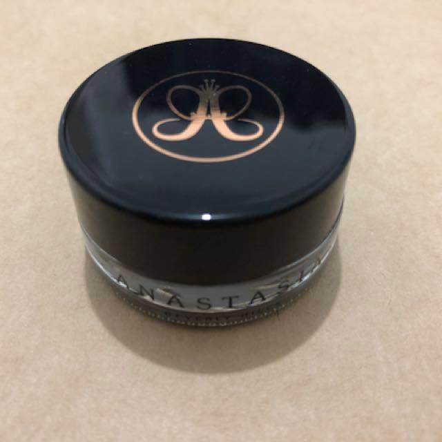 Anastasia Beverly Hills Dipbrow Pomade (Category: Makeup) located in Iloilo. Submitted by Ennashop (Listing ID 154816281, Image 1). Description: Shade: Medium Brown Guaranteed Authentic (directly from US) Waterproof, matte pomade Available onhand RFS: mistakenly purchased 2 items .