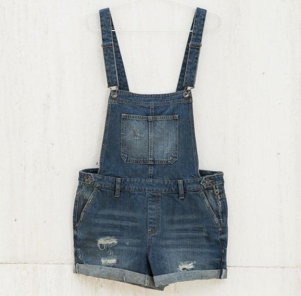Bershka Denim Jumper Shorts (Category: Jumpsuits) located in Manila. Submitted by mystuff4less (Listing ID 232721522, Image 1). Description: Authentic Brandnew without tags Bershka Denim Jumper Shorts Size: Medium Distressed The item is in excellent condition.