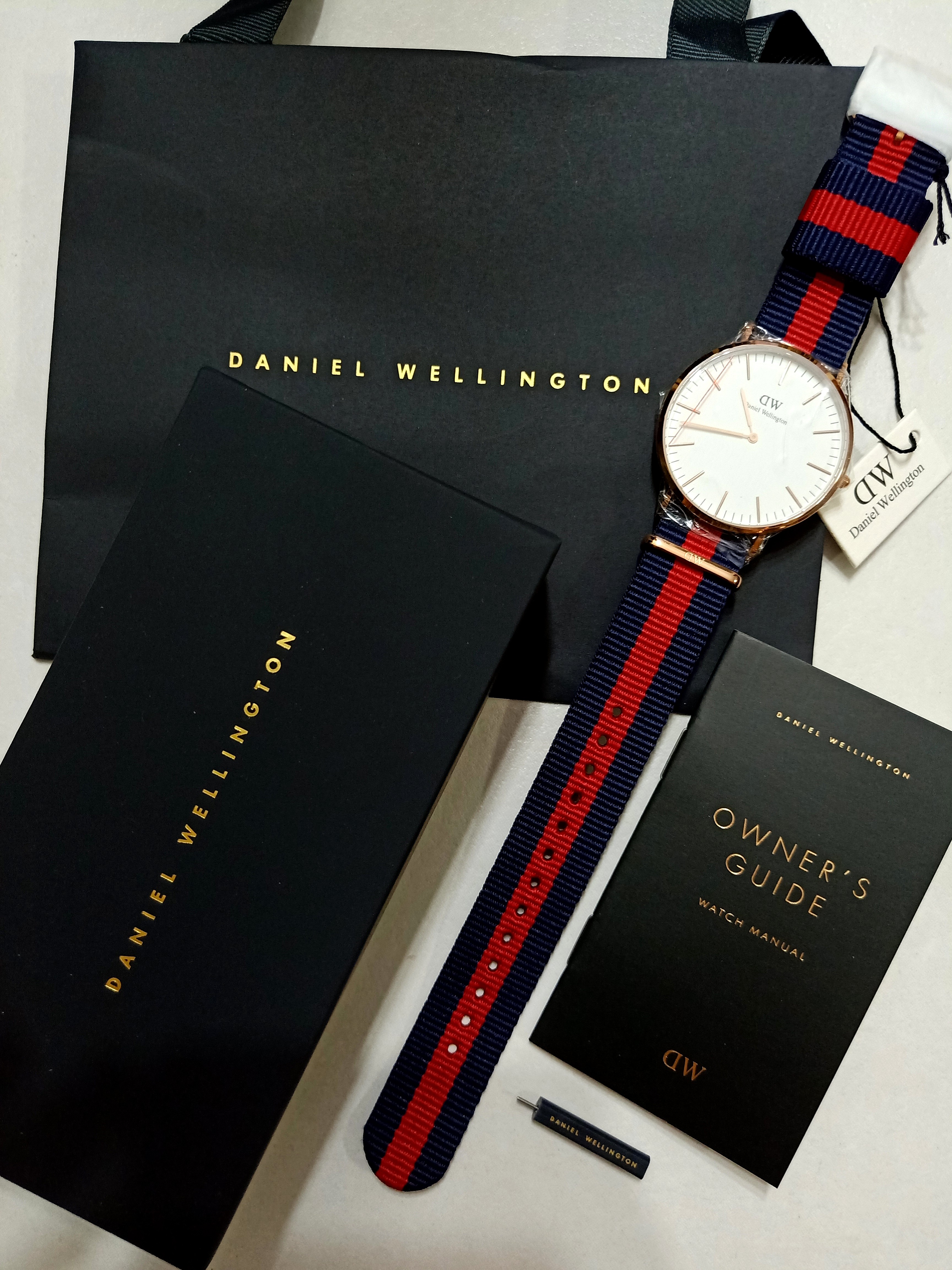 Classic Daniel Wellington, Luxury, Watches Carousell
