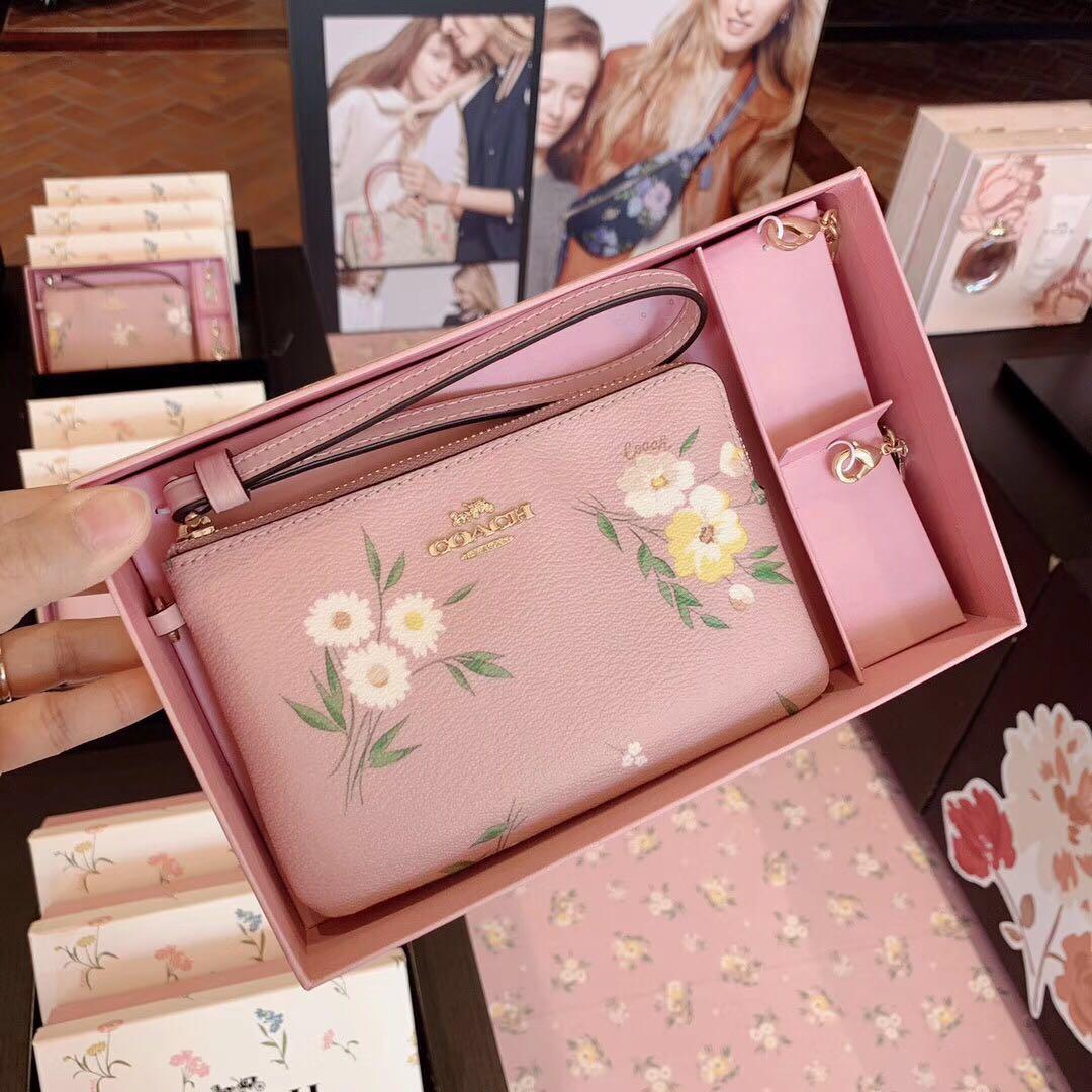 Coach limited edition wallet clearance