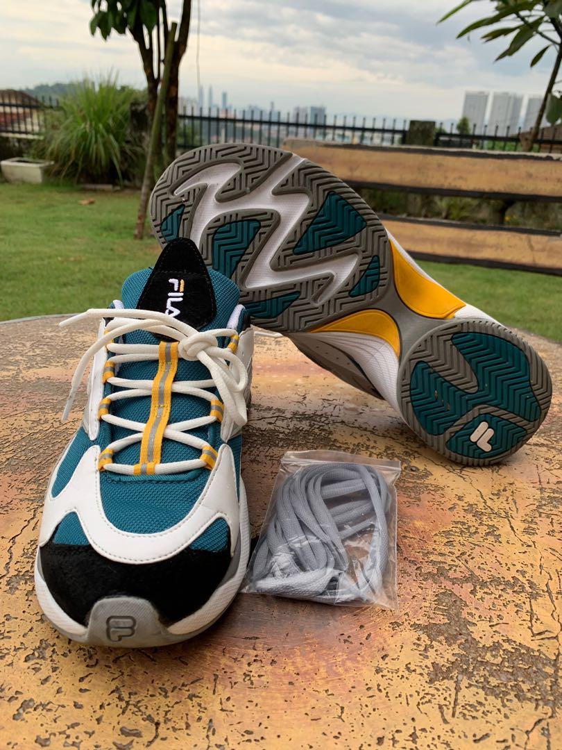 FILA Boveasorus 99 sneaker Men s Fashion Footwear Sneakers on Carousell