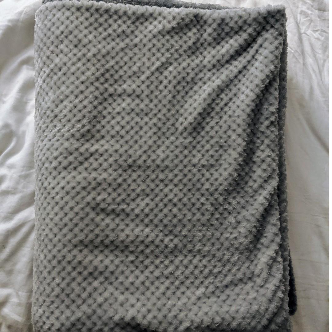 Hooga blanket dublin collection, Furniture & Home Living, Home Decor