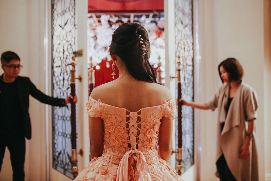 Long back ballgown (Category: Evening dresses & gowns) located in Quezon City. Submitted by somethingthing (Listing ID 232793496, Image 3). Description: .