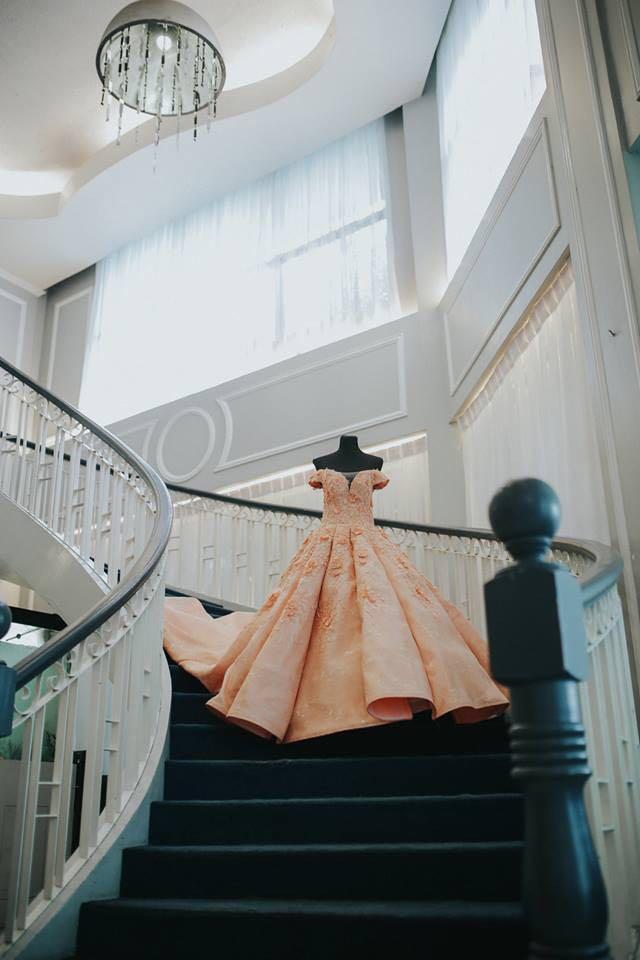 Long back ballgown (Category: Evening dresses & gowns) located in Quezon City. Submitted by somethingthing (Listing ID 232793496, Image 1). Description: .