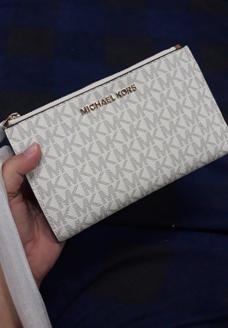 Michael Kors Adele Logo Leather Smartphone Wallet (BRAND NEW), Luxury, Bags  & Wallets on Carousell