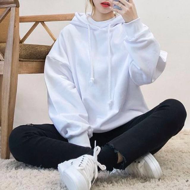 White hoodie outfits womens on sale