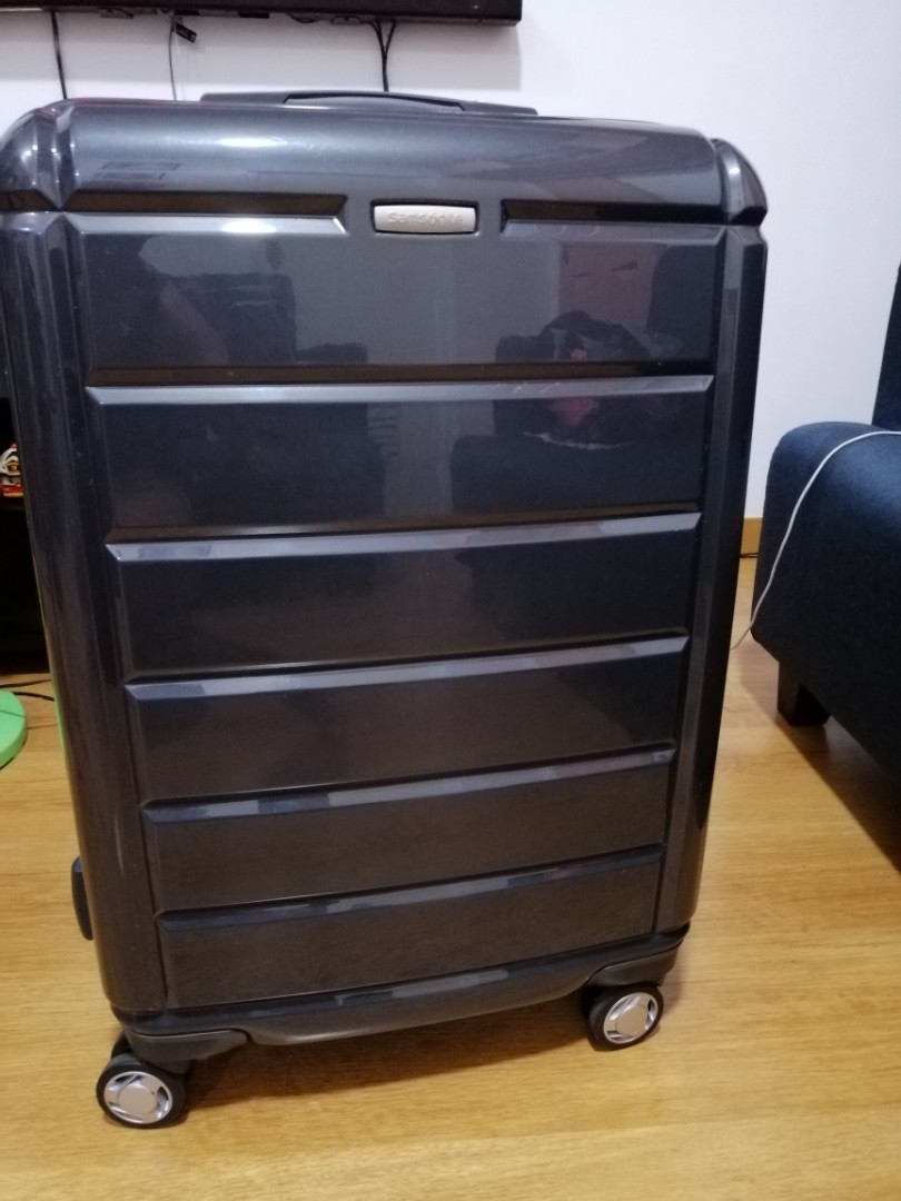 Samsonite luggage (medium size), Hobbies & Toys, Travel, Luggage on