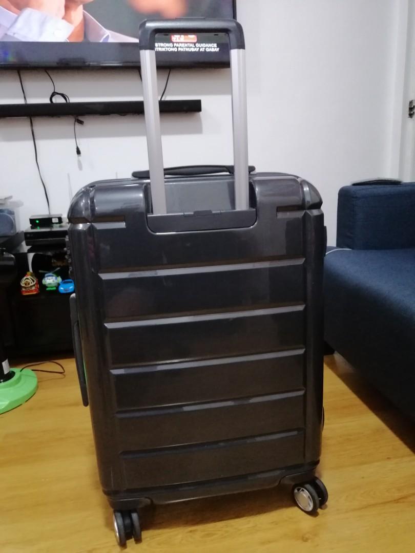 Samsonite luggage (medium size), Hobbies & Toys, Travel, Luggage on