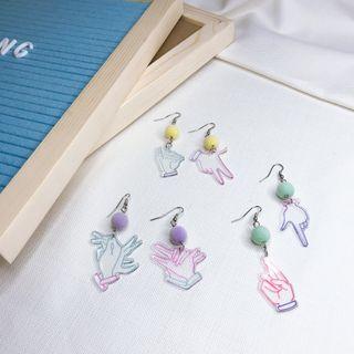 Te no Sain Dangle Earrings