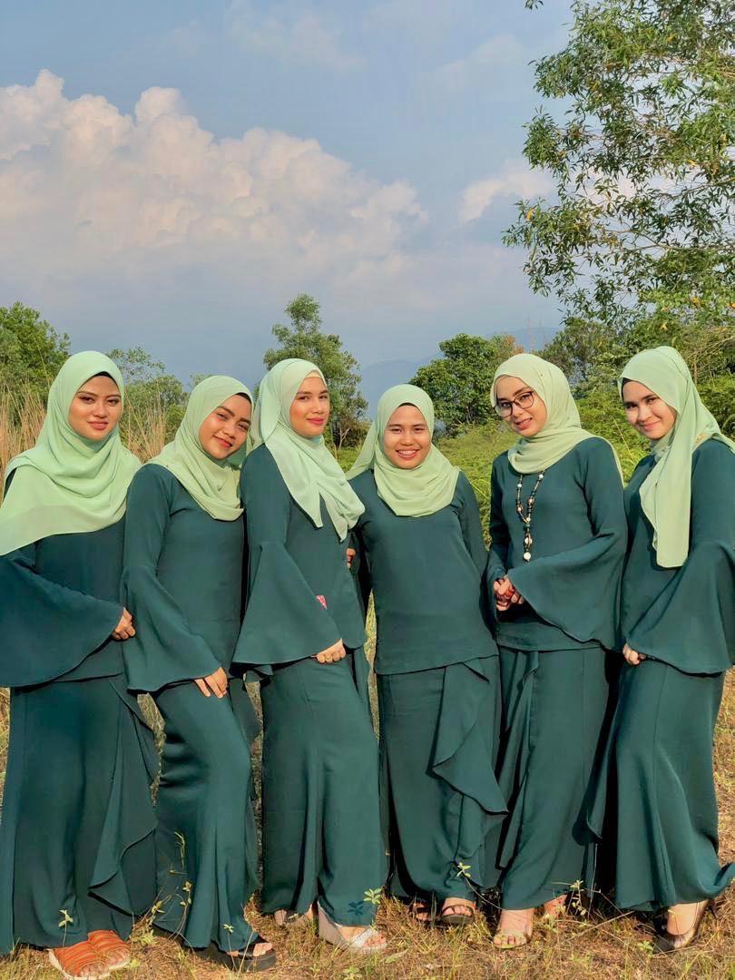 Baju Kurung Bridesmaids Women S Fashion Clothes Dresses On Carousell