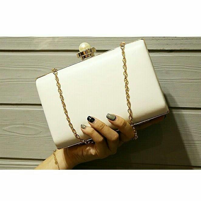 Clutch formal bag (Category: Clutches) located in Pasig City. Submitted by explorer007 (Listing ID 232888639, Image 3). Description: Super nice #ninangbag, #bridalbag #formalbag.