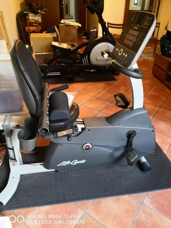 Life Fitness Track Console / Track Recumbent Lifecycle Exercise Bike
