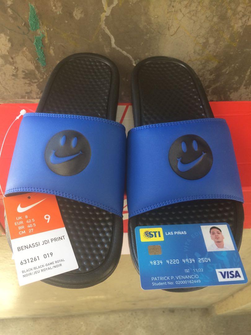 have a nike day slippers
