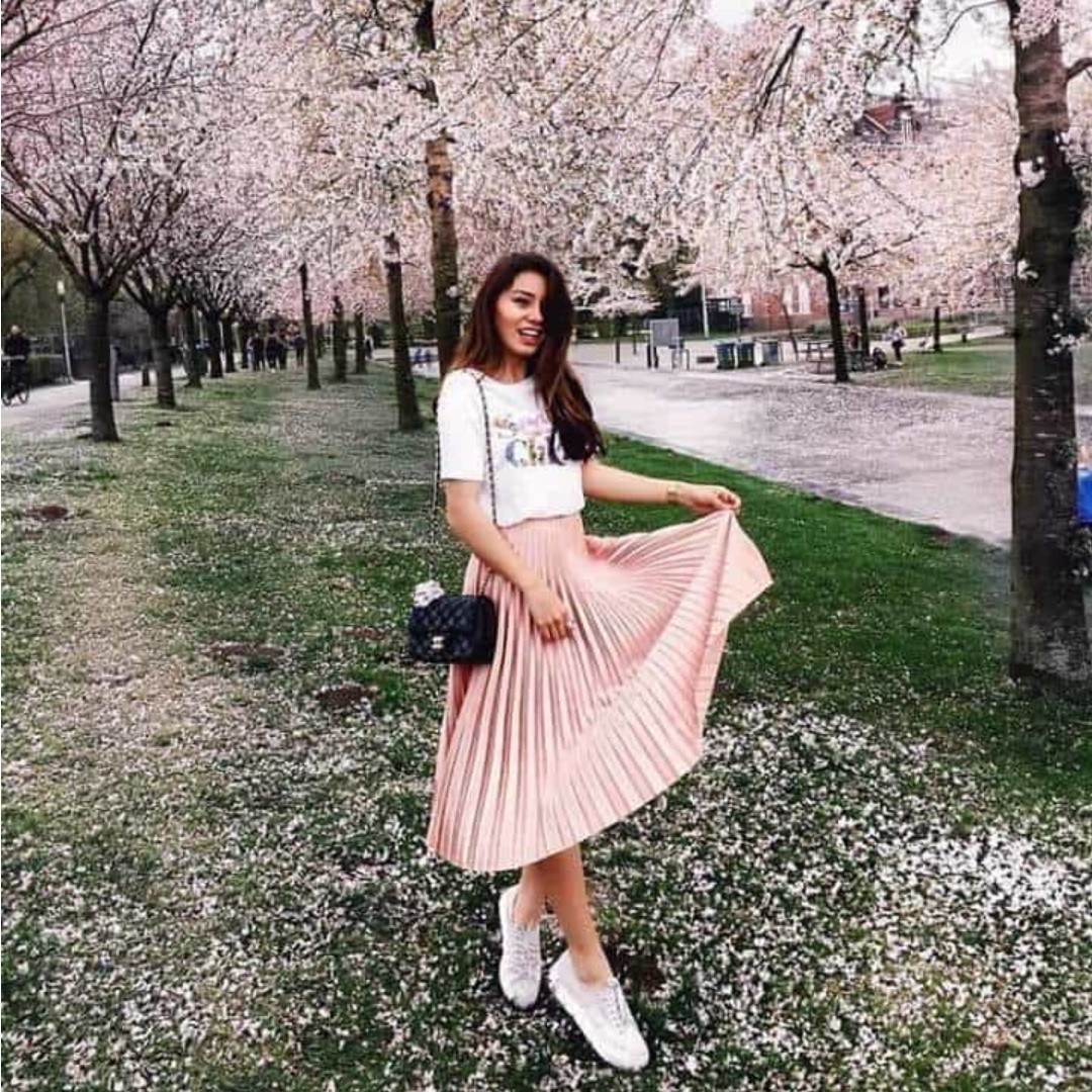 Long electric pleated skirt discount
