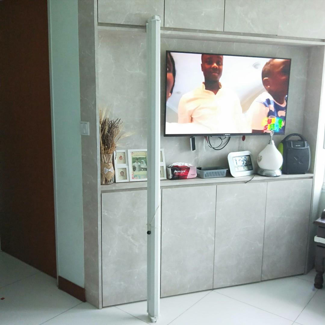 Projector (Category: Projectors) located in Singapore. Submitted by prettyflawlesslady (Listing ID 232859282, Image 1). Description: 73" wide 56" long Brand : Da-lite Collect at 541329.