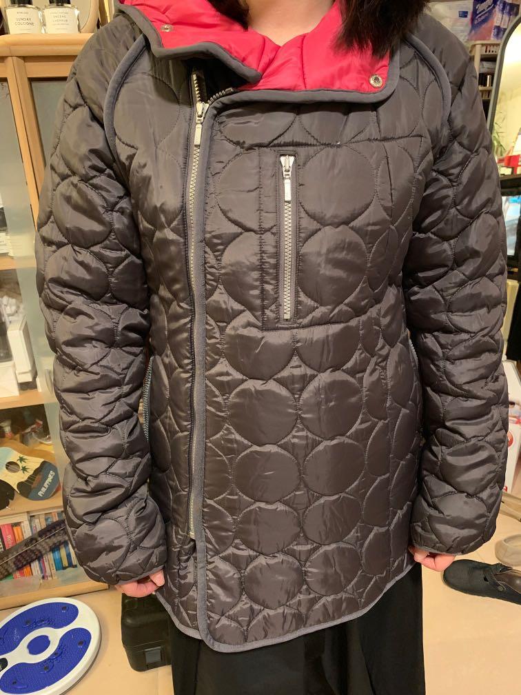 100% Polyester （分類：外套及戶外衣服）位於 Hong Kong。 由 hagtuser 提交（商品編號 233097285，圖片 1）。簡介： 。