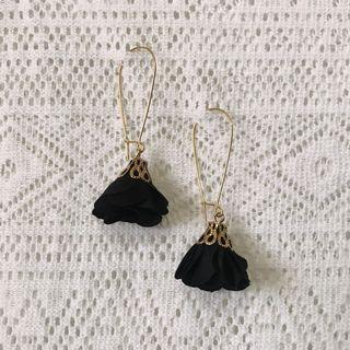 Black Floral Dangling Earrings