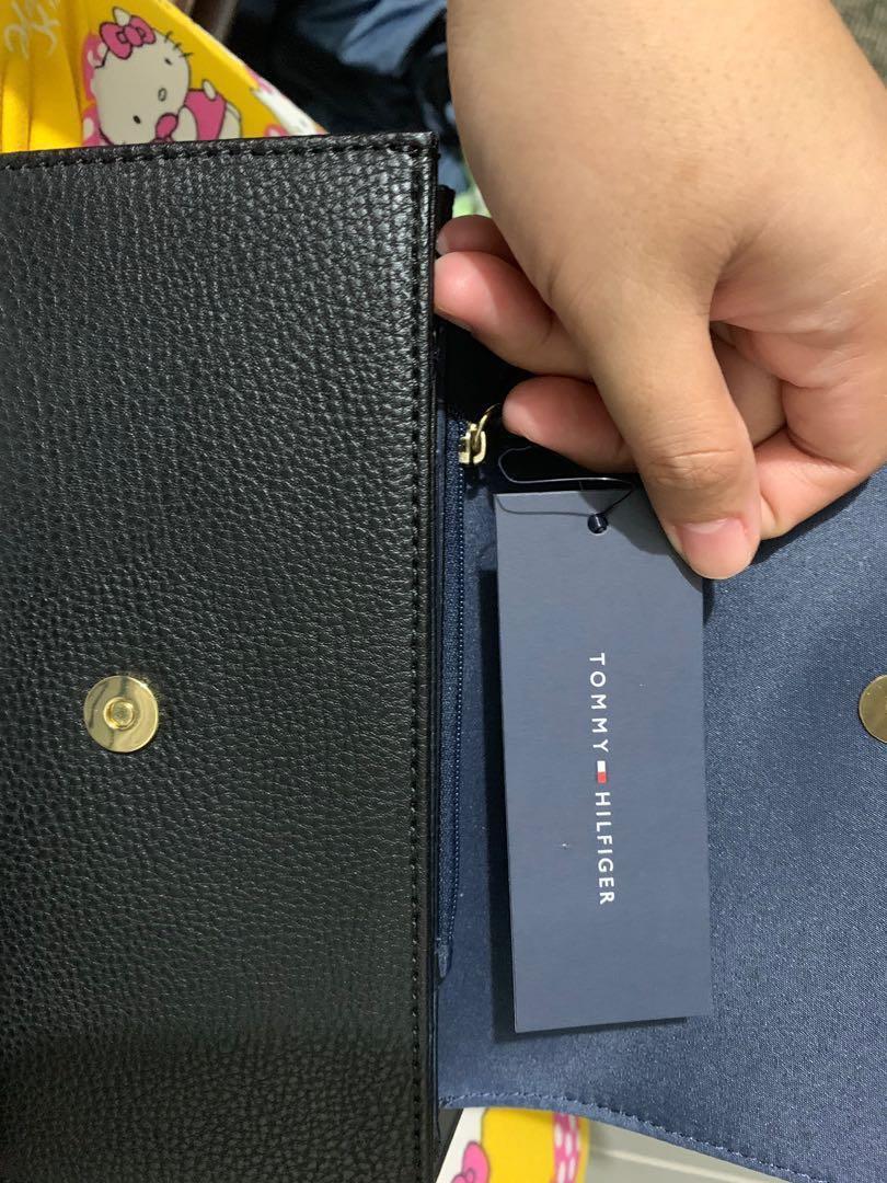 Authentic Tommy Hilfiger Wallet (Category: Wallets & Card Holders) located in Mandaluyong City. Submitted by mesty21 (Listing ID 220086667, Image 2). Description: Declutter Sayang kung mababa ung price. 😊.