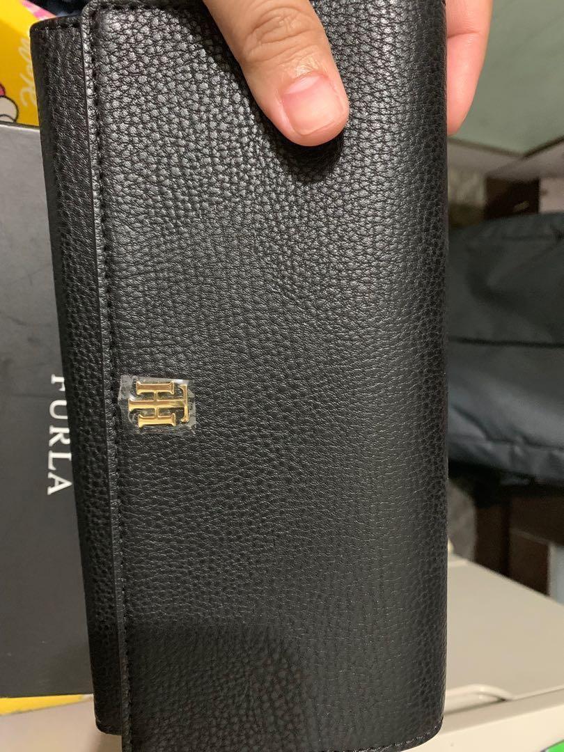 Authentic Tommy Hilfiger Wallet (Category: Wallets & Card Holders) located in Mandaluyong City. Submitted by mesty21 (Listing ID 220086667, Image 1). Description: Declutter Sayang kung mababa ung price. 😊.