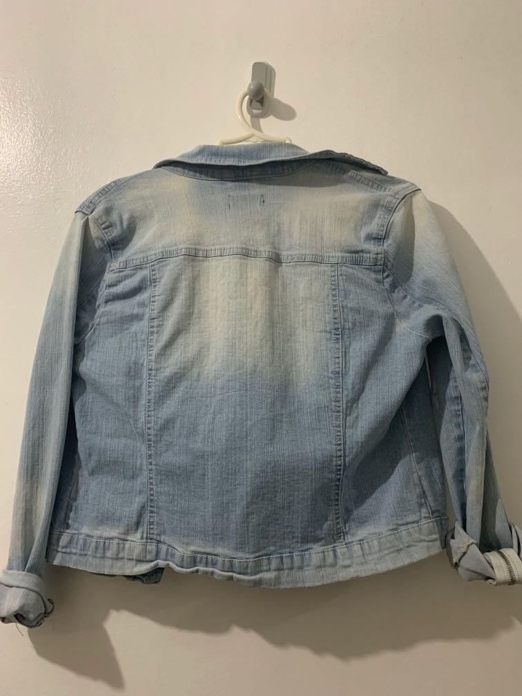 Denim jacket (Category: Coats, Jackets and Outerwear) located in Makati City. Submitted by getprelovedstuff (Listing ID 233048544, Image 3). Description: .