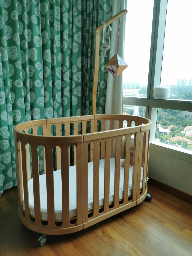 Gelite Convertible Round Crib Excellent Condition Bunny Not