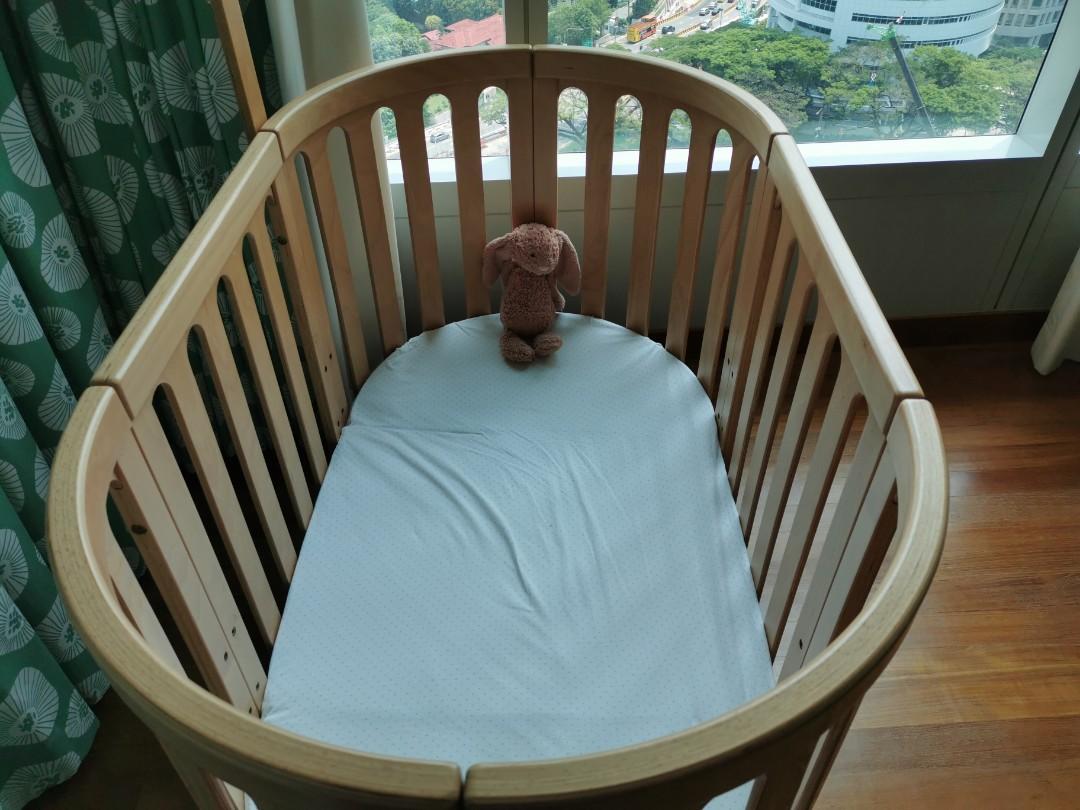 Gelite Convertible Round Crib Excellent Condition Bunny Not