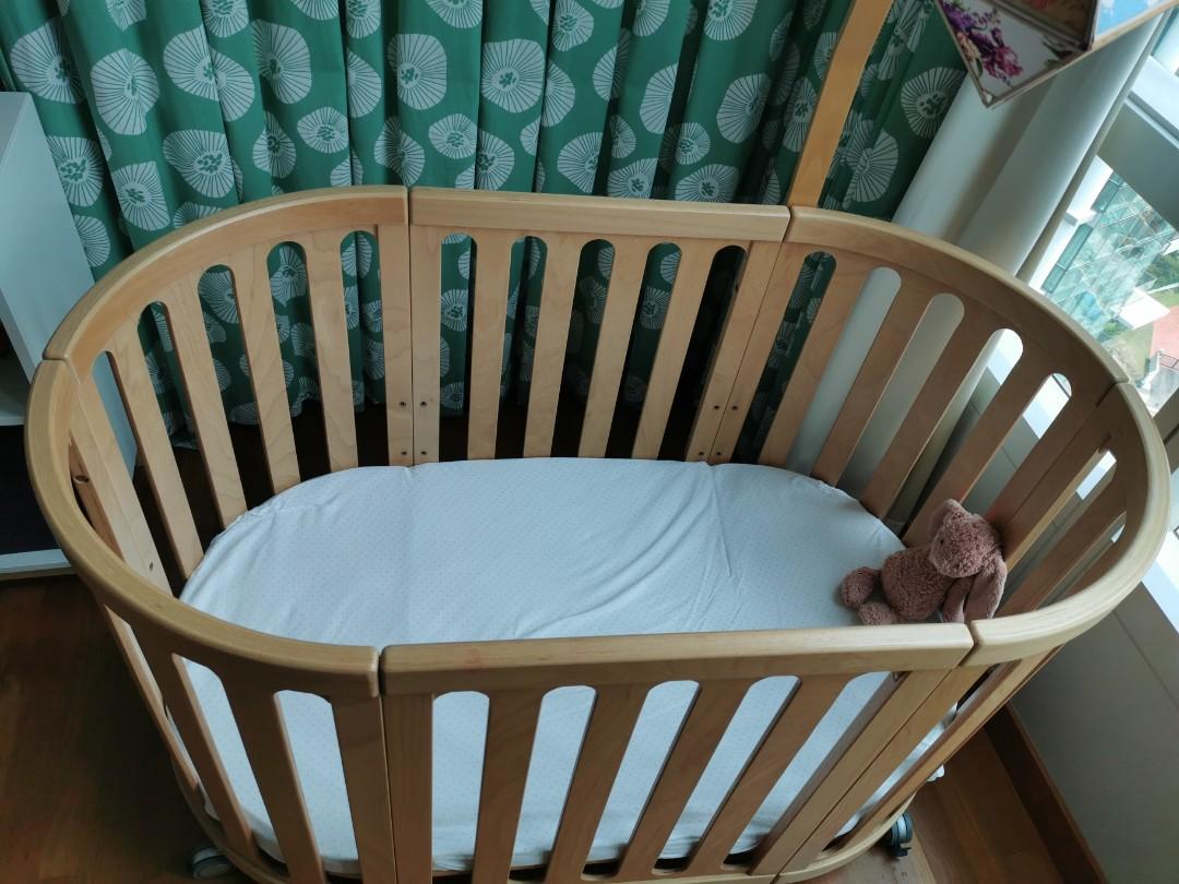 Gelite Convertible Round Crib Excellent Condition Bunny Not