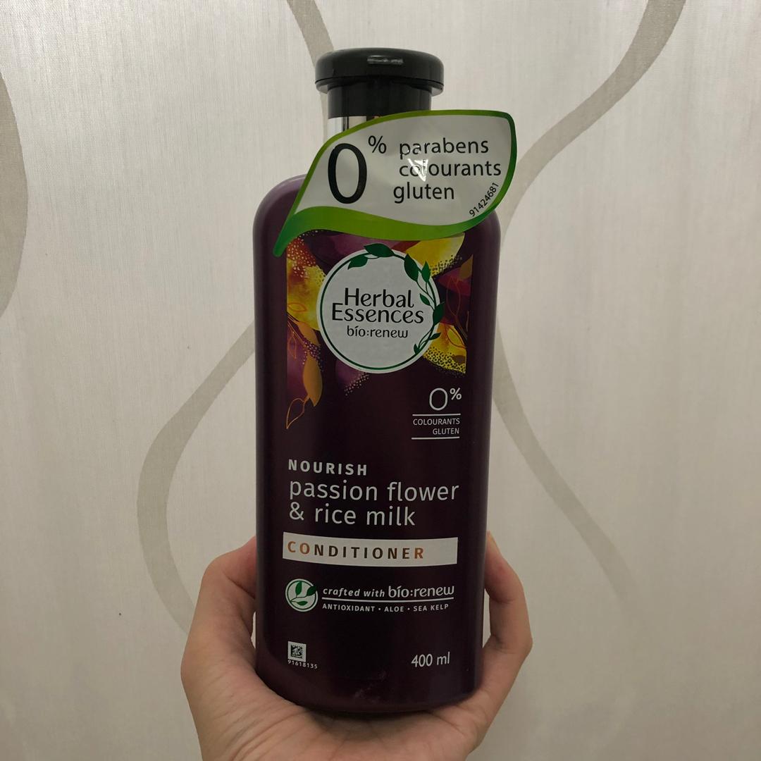 Herbal Essences Nourish Passion Flower & Rice Milk Shampoo 400ml