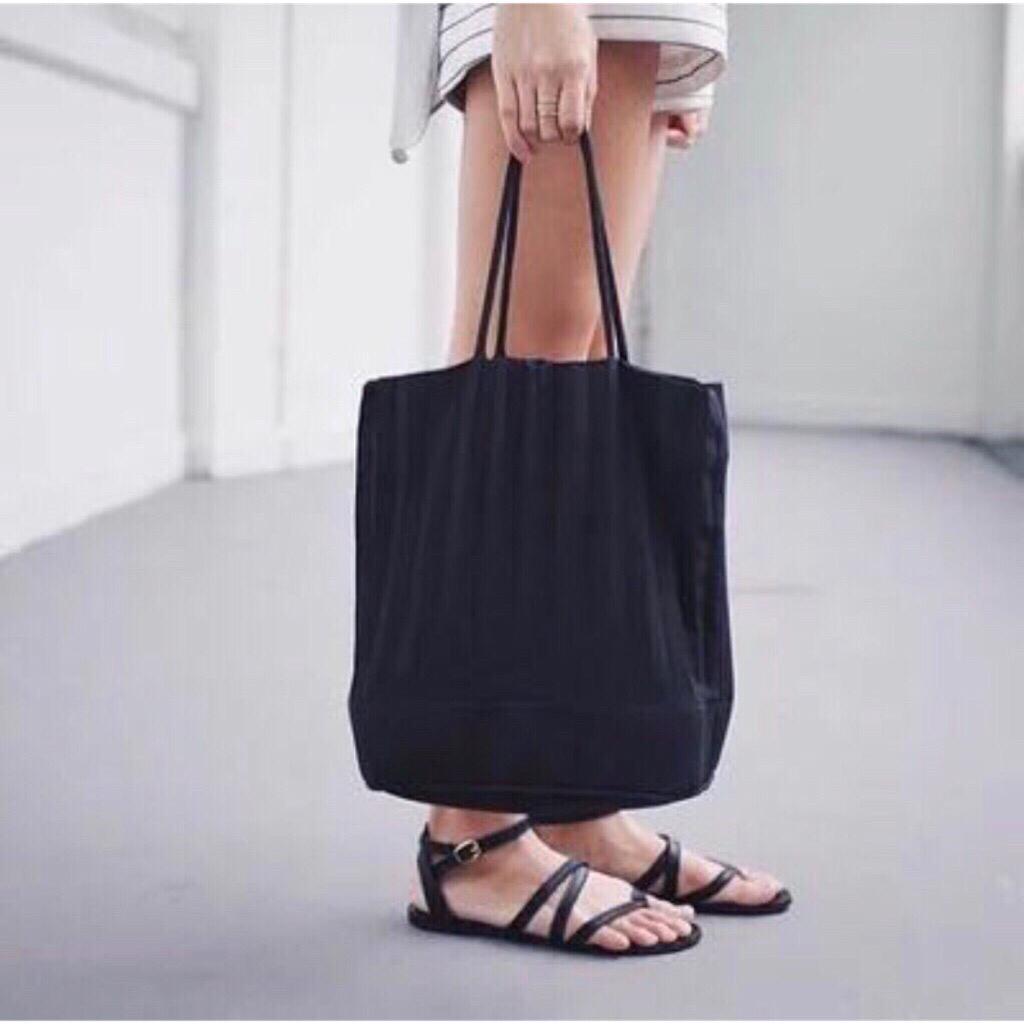 Pleated tote bag clearance