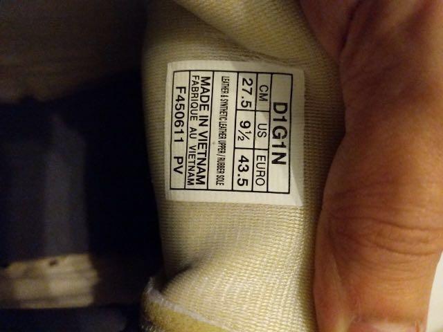 ONITSUKA Tiger (Category: Sneakers) located in Singapore. Submitted by sixrokusigma (Listing ID 232973510, Image 3). Description: Size: EU 42.5 / UK 8.5 / US 9.5 Brand: ONITSUKA tiger.