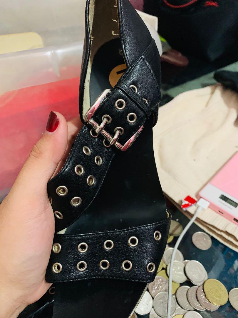 Original Michael Kors Pump (Category: Slippers and slides) located in Mandaluyong City. Submitted by mesty21 (Listing ID 233081259, Image 1). Description: .