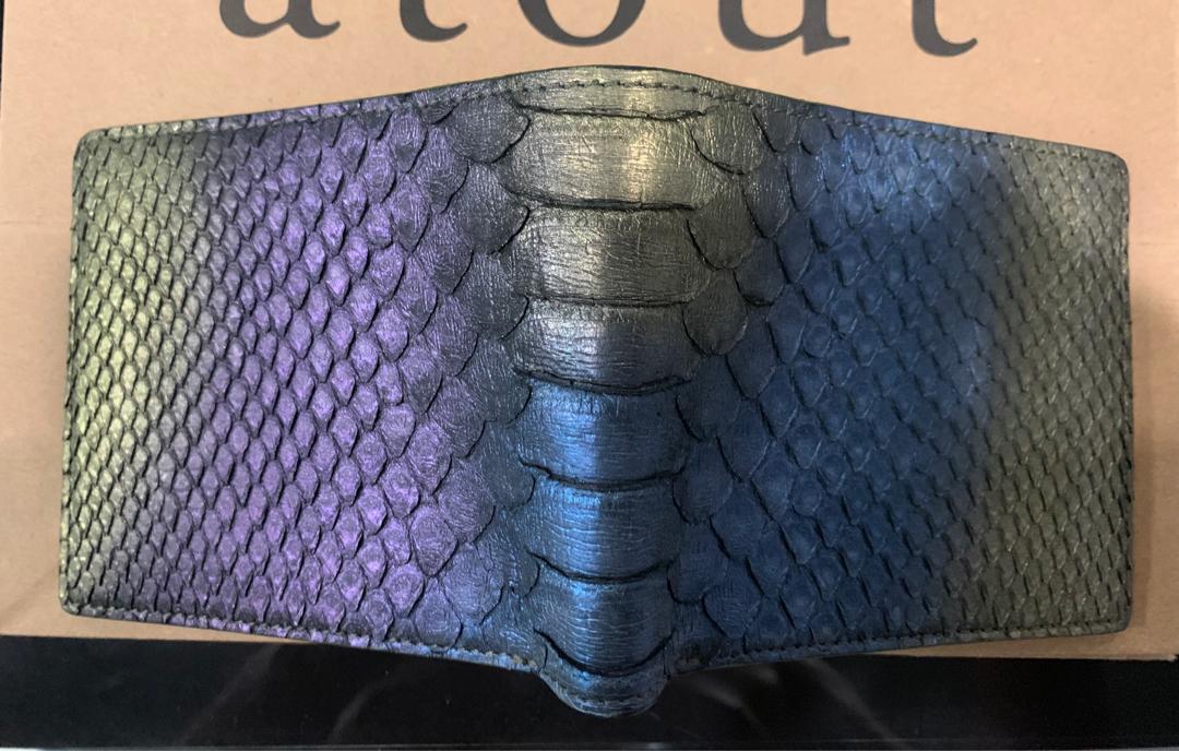 Python Skin Men Wallet (Category: Wallets & Card Holders) located in Singapore. Submitted by tigerinblack (Listing ID 233086030, Image 1). Description: 💯 100% Genuine Python Skin / Leather.