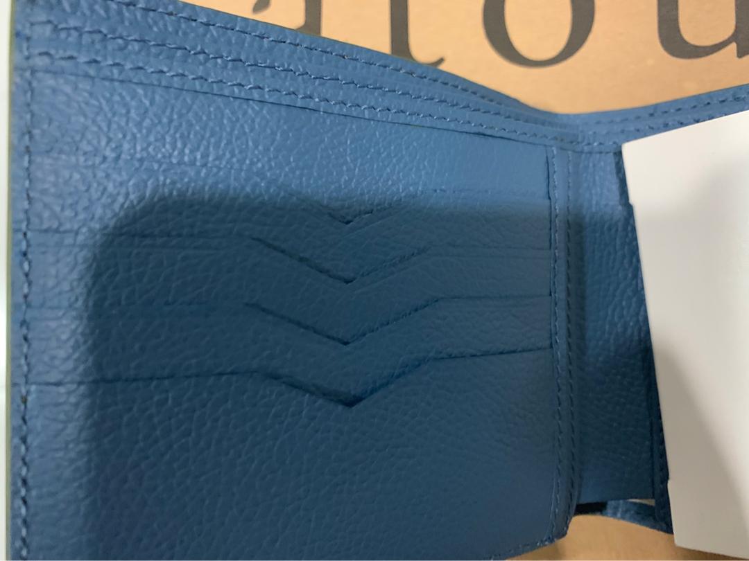 Python Skin Men Wallet (Category: Wallets & Card Holders) located in Singapore. Submitted by tigerinblack (Listing ID 233086030, Image 2). Description: 💯 100% Genuine Python Skin / Leather.