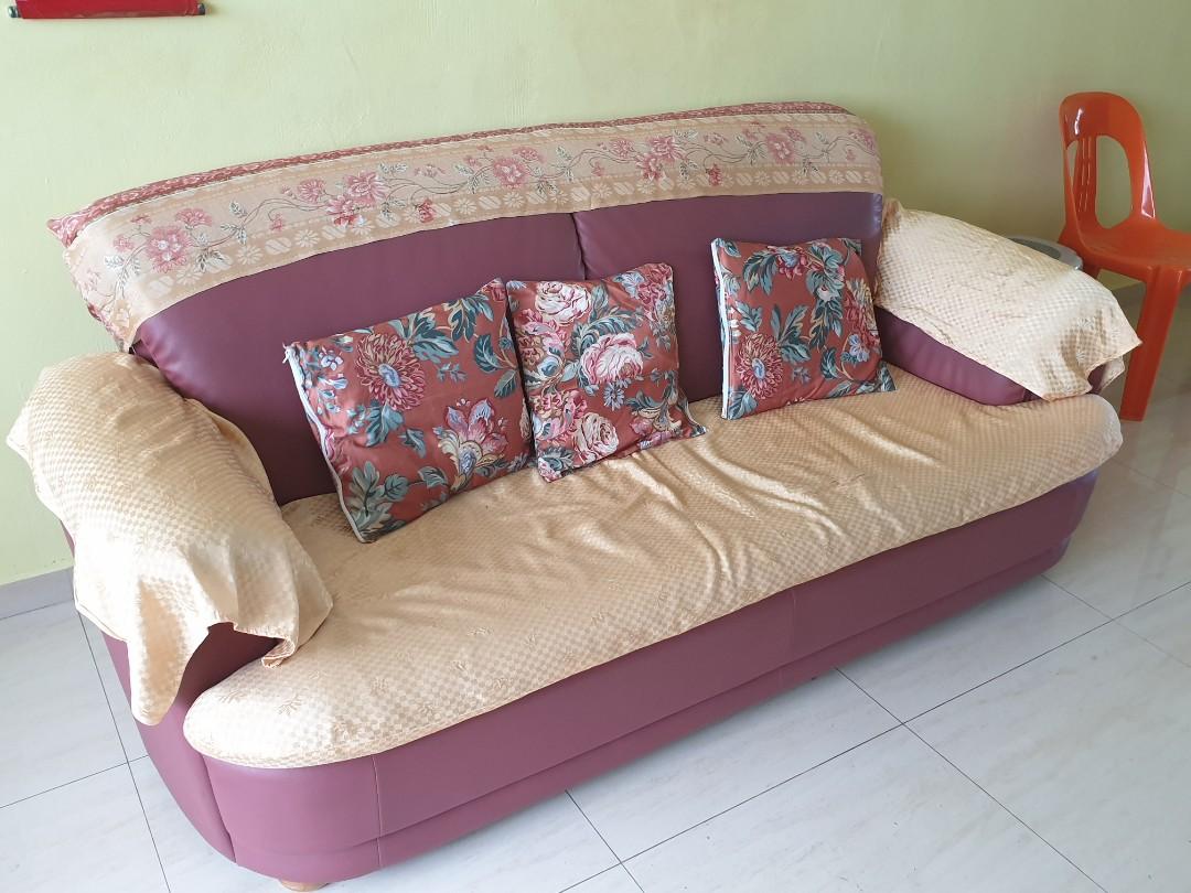 Sofa and Bed (Category: Sofas) located in Singapore. Submitted by msc201439 (Listing ID 233051668, Image 1). Description: .